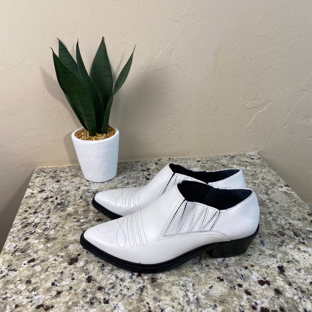 Gianni Bini Womens White Leather Western Pointed Toe Shooties Ankle Boots 7M - Picture 3 of 6